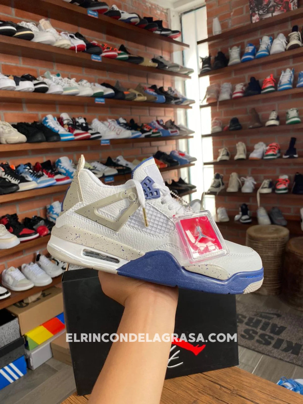 Jordan 4 Midnight Navy Sneakers