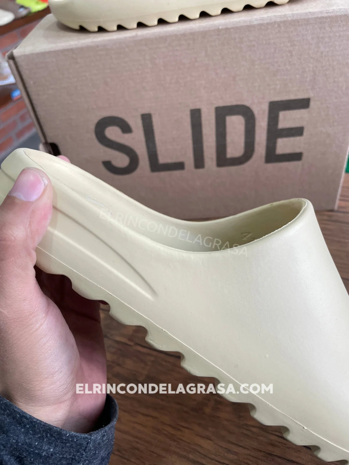 Yeezy Slide Café Claro Sneakers