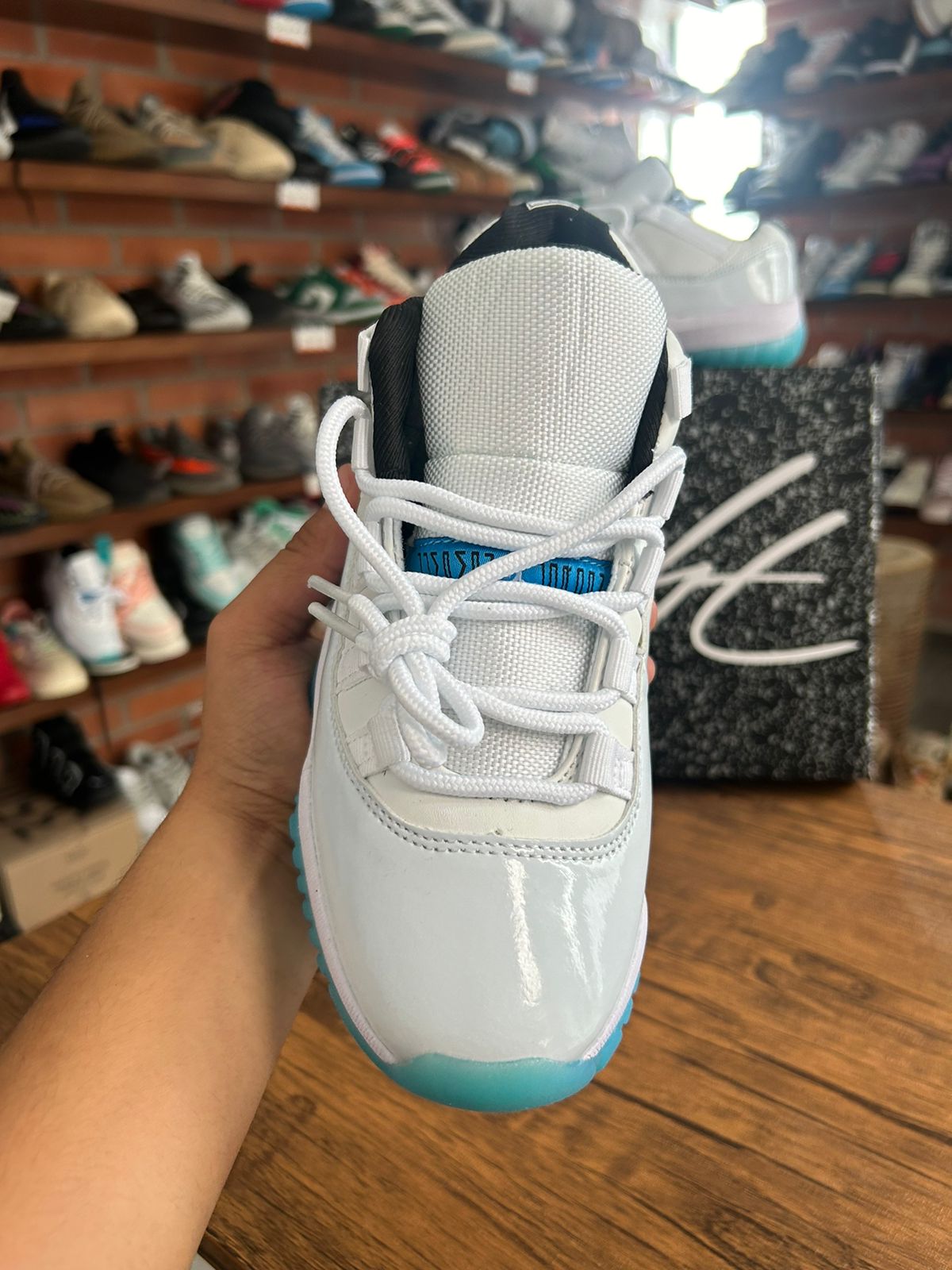 Jordan 11 Legend Blue Low