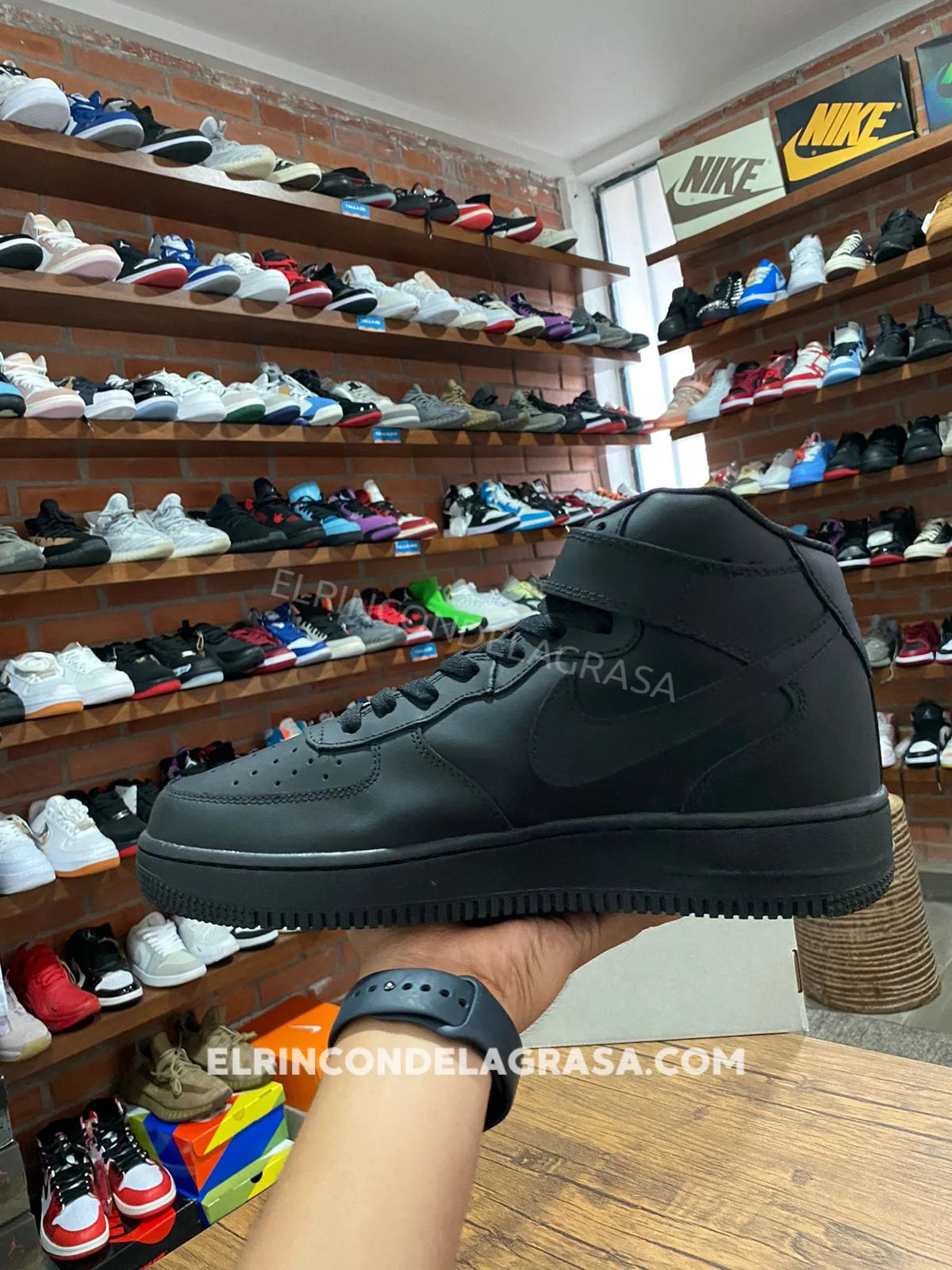 Air Force One High Negros Sneakers