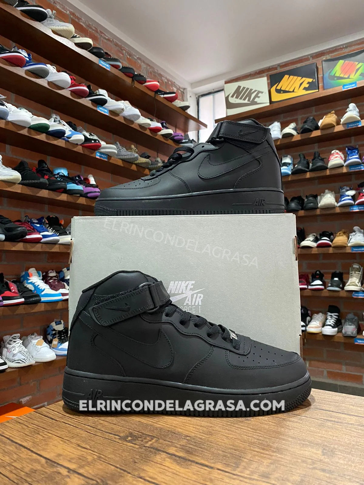 Air Force One High Negros Sneakers