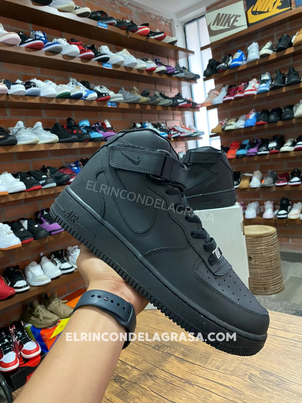 Air Force One High Negros Sneakers