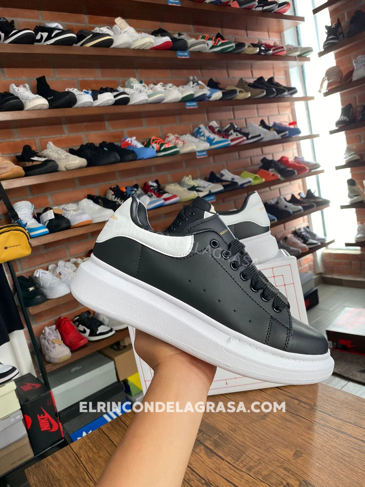 Alexander Mcqueen Negro/Blanco Sneakers