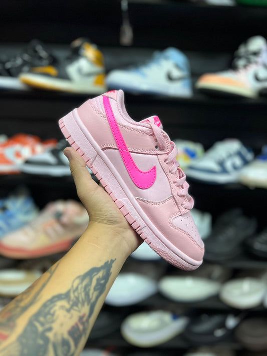 SB Dunk Barbie