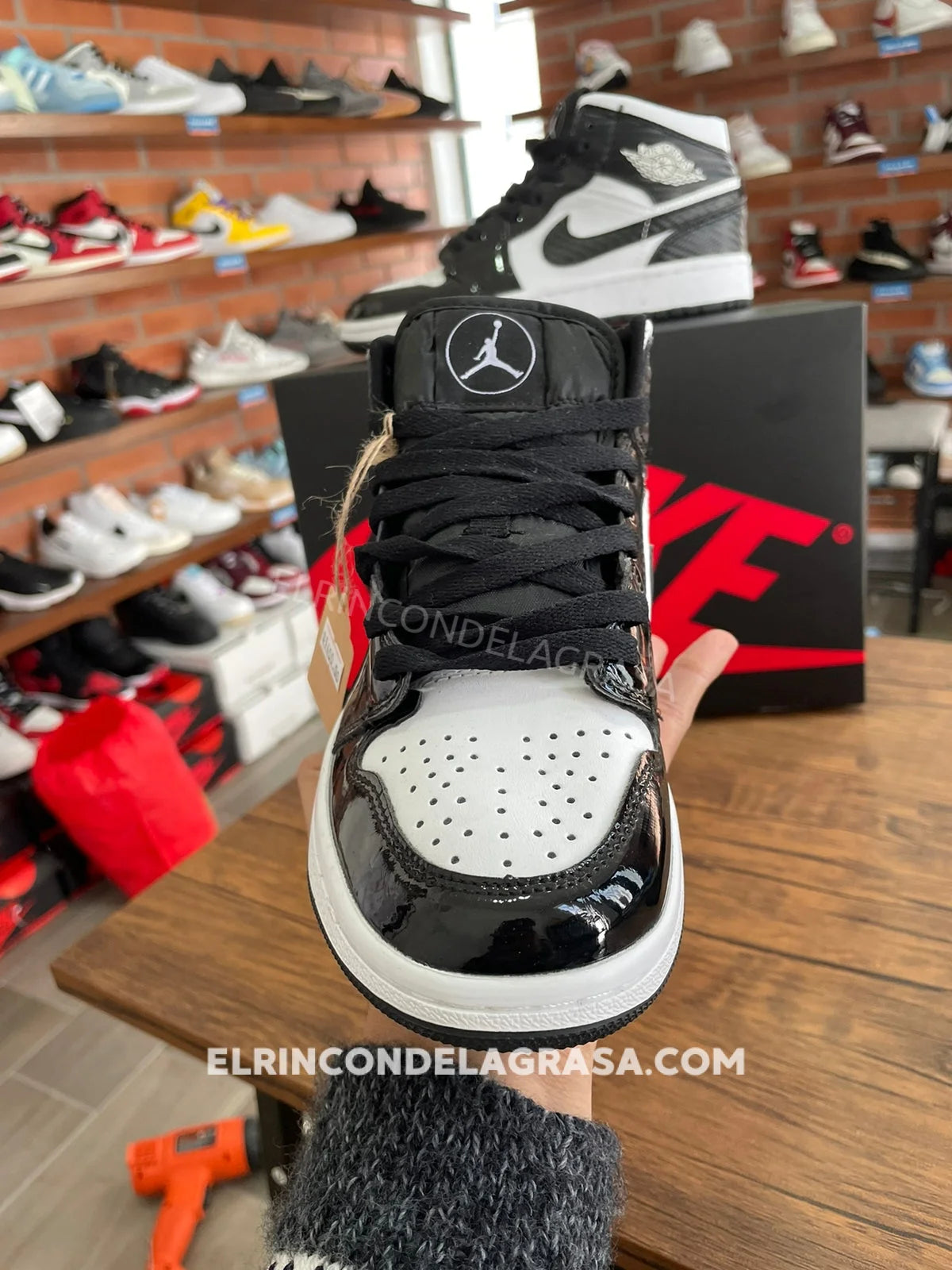 Jordan 1 Carbon Fiber Sneakers