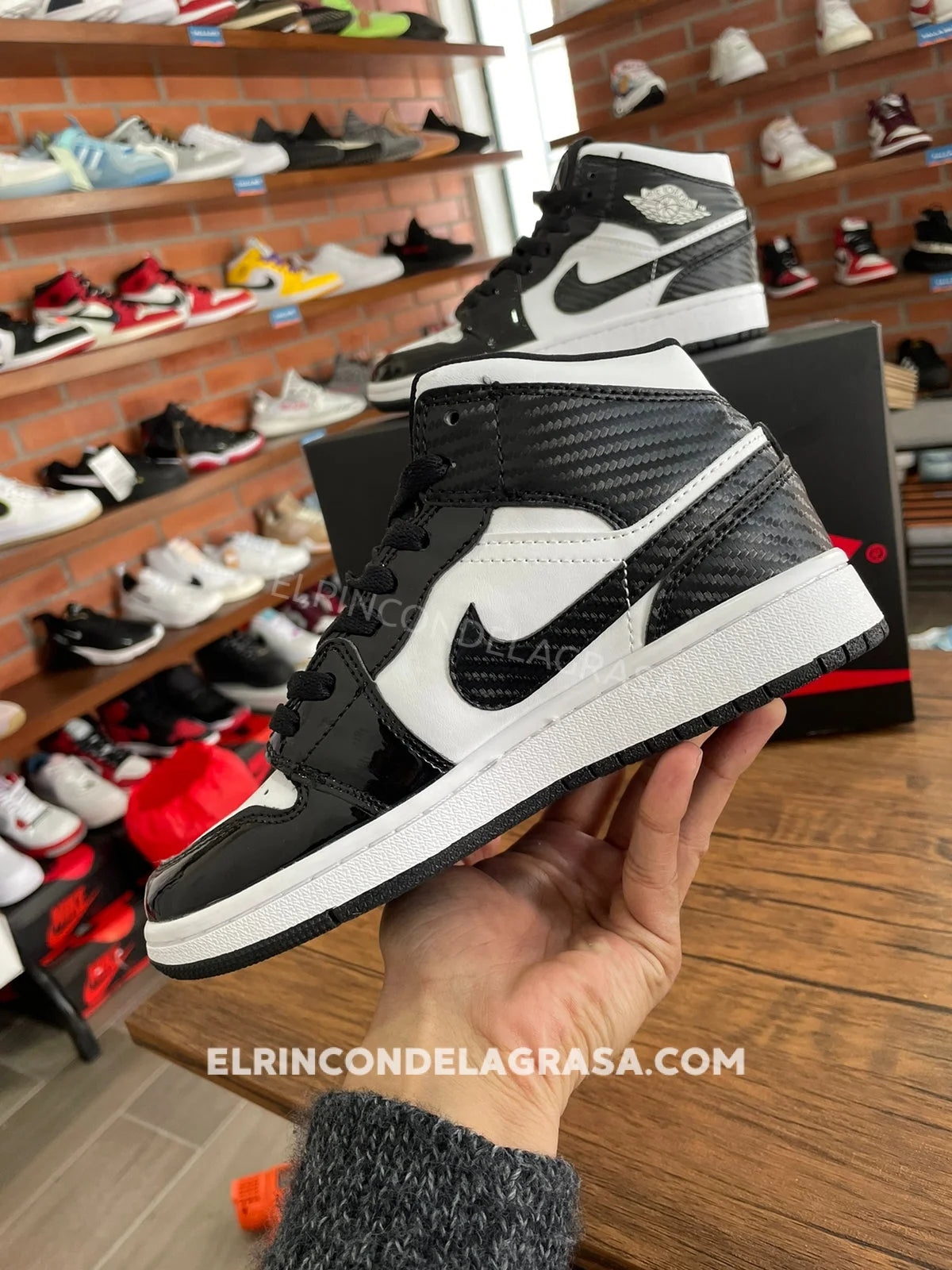 Jordan 1 Carbon Fiber Sneakers