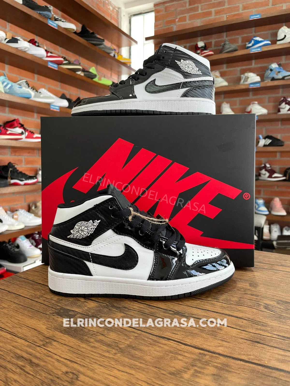 Jordan 1 Carbon Fiber Sneakers