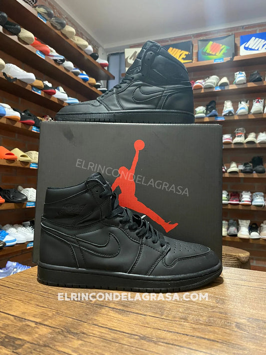 Jordan 1 Triple Black Sneakers