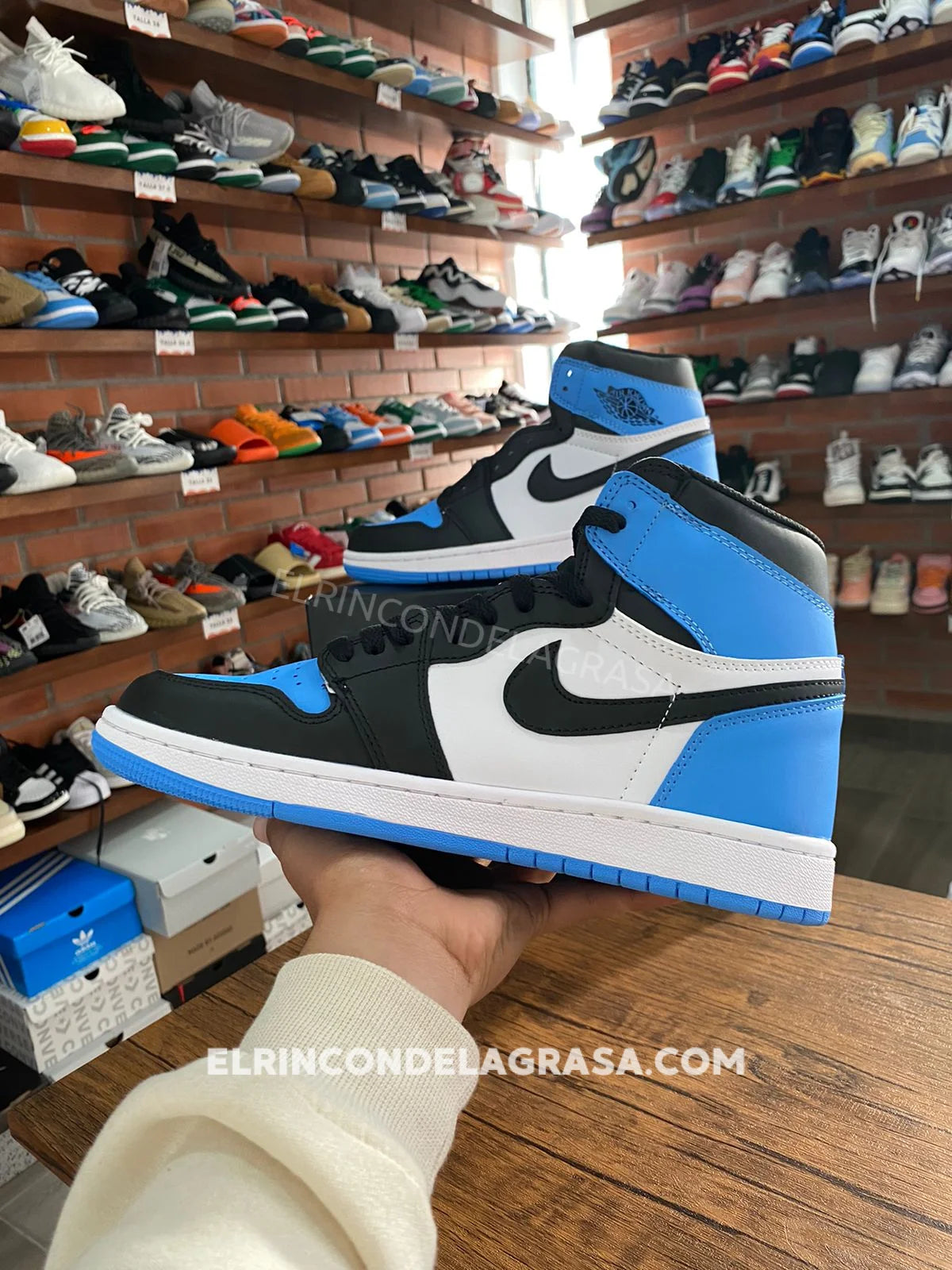 Jordan 1 Unc Toe Sneakers