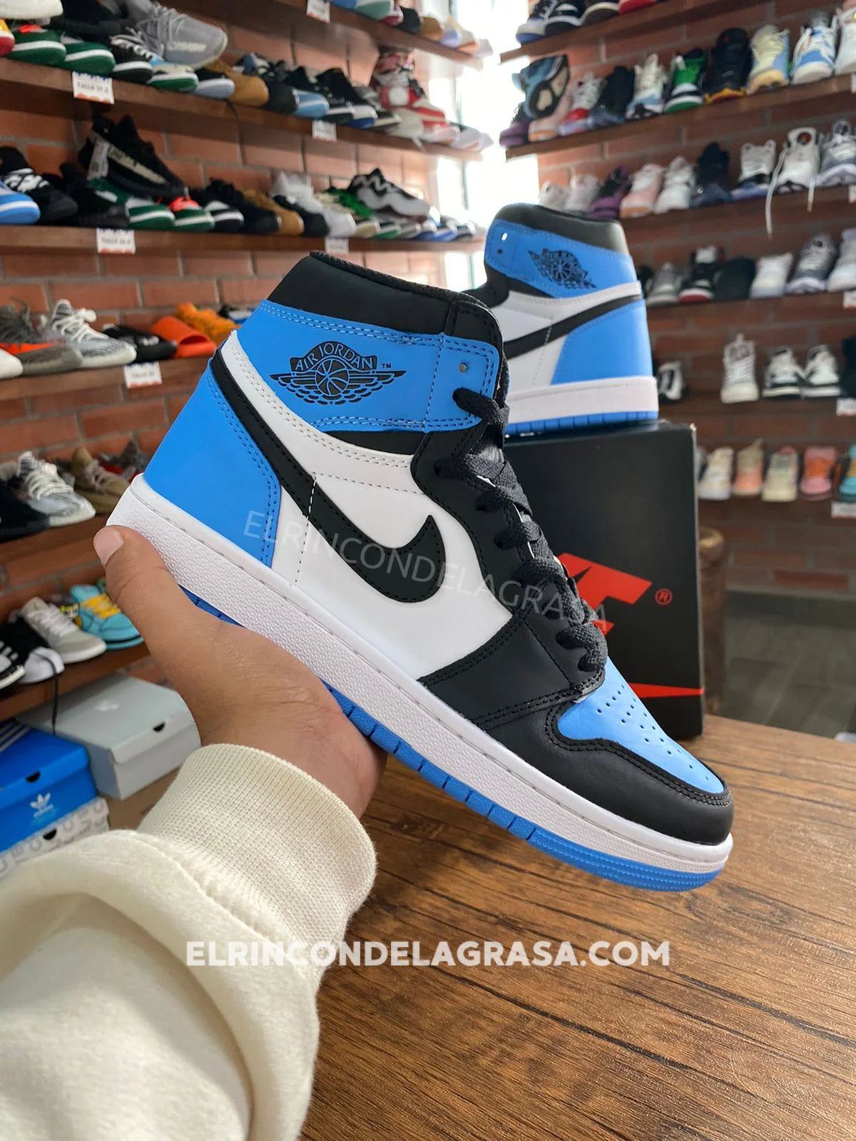 Jordan 1 Unc Toe Sneakers