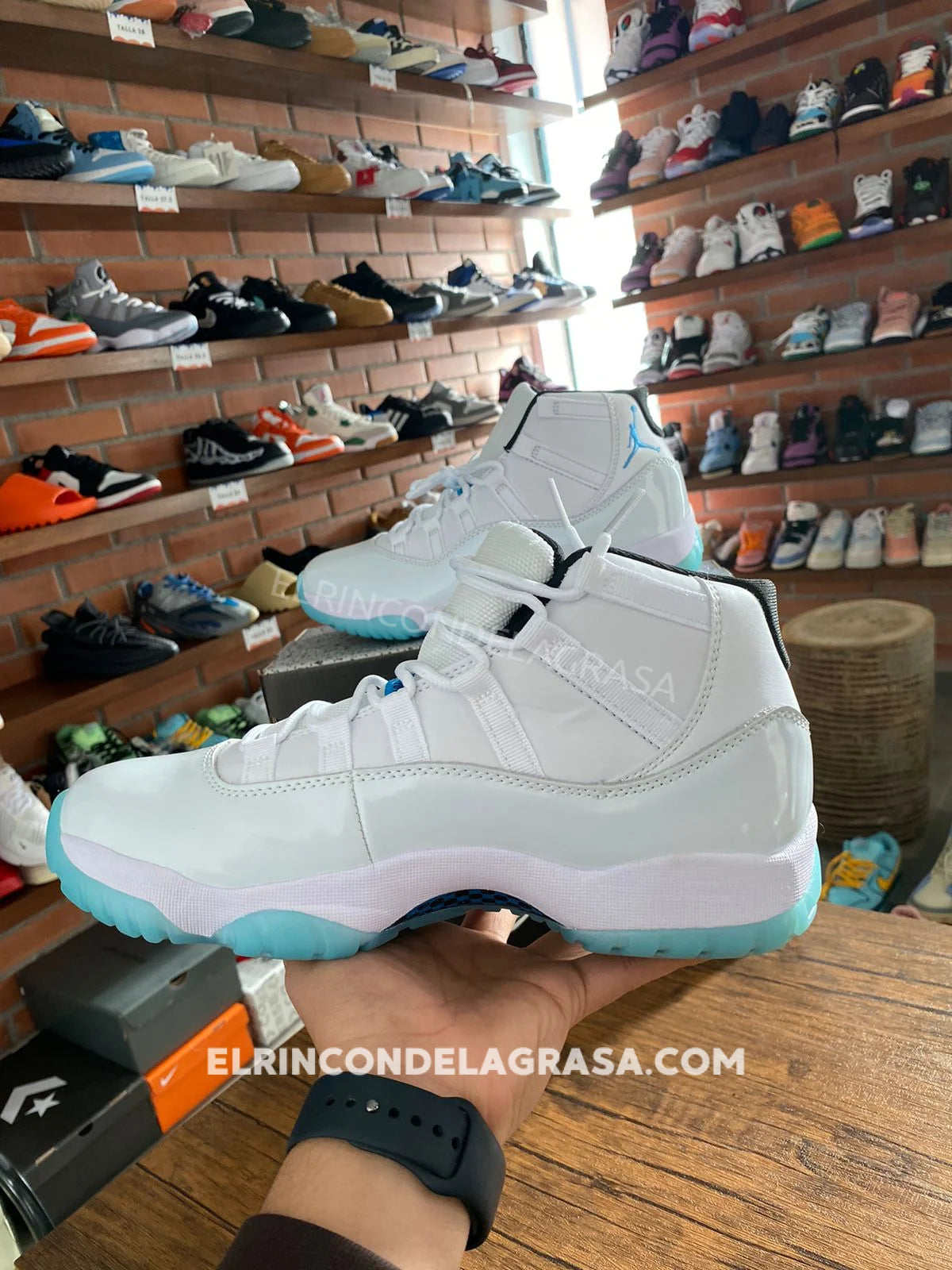 Jordan 11 Legend Blue Sneakers