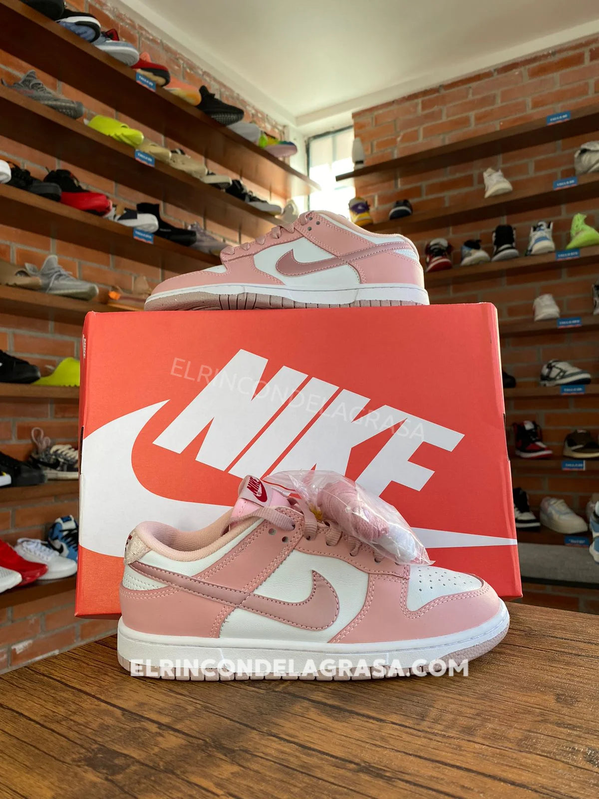 Sb Dunk Pink Love Sneakers