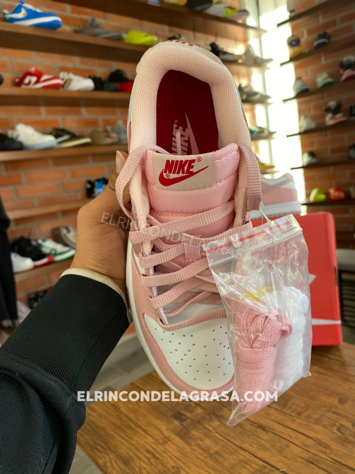 Sb Dunk Pink Love Sneakers