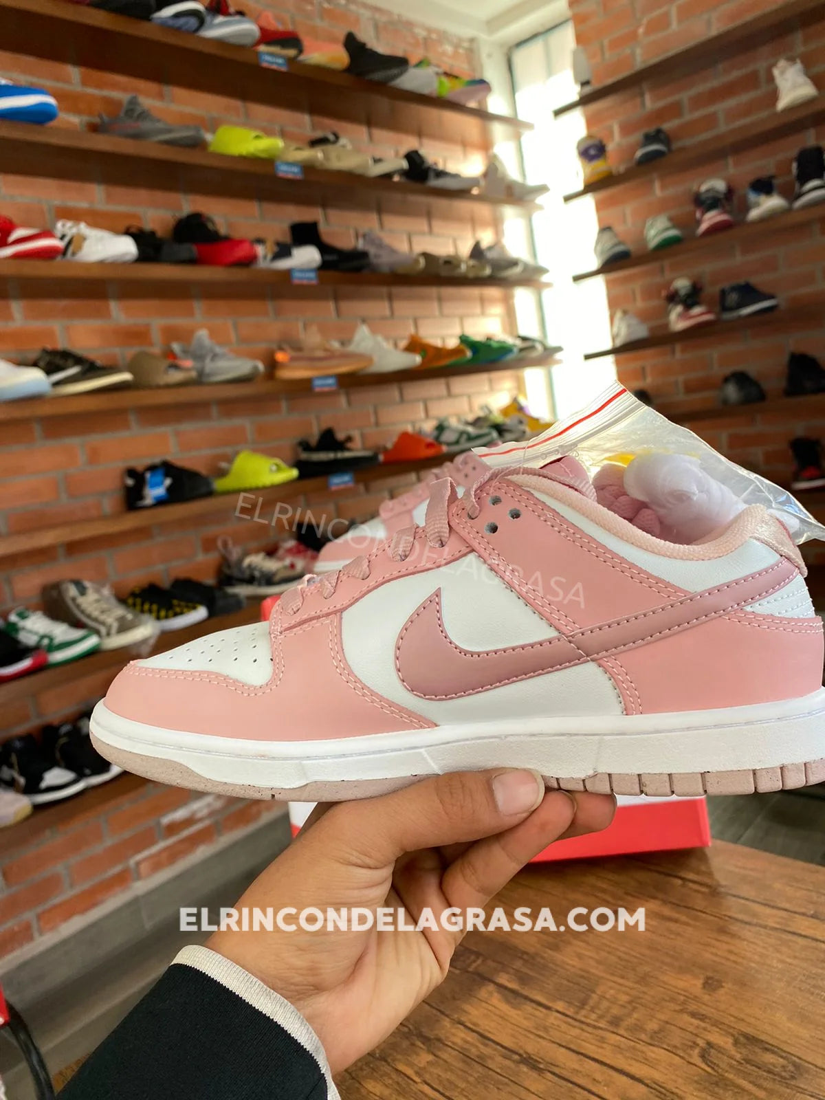 Sb Dunk Pink Love Sneakers