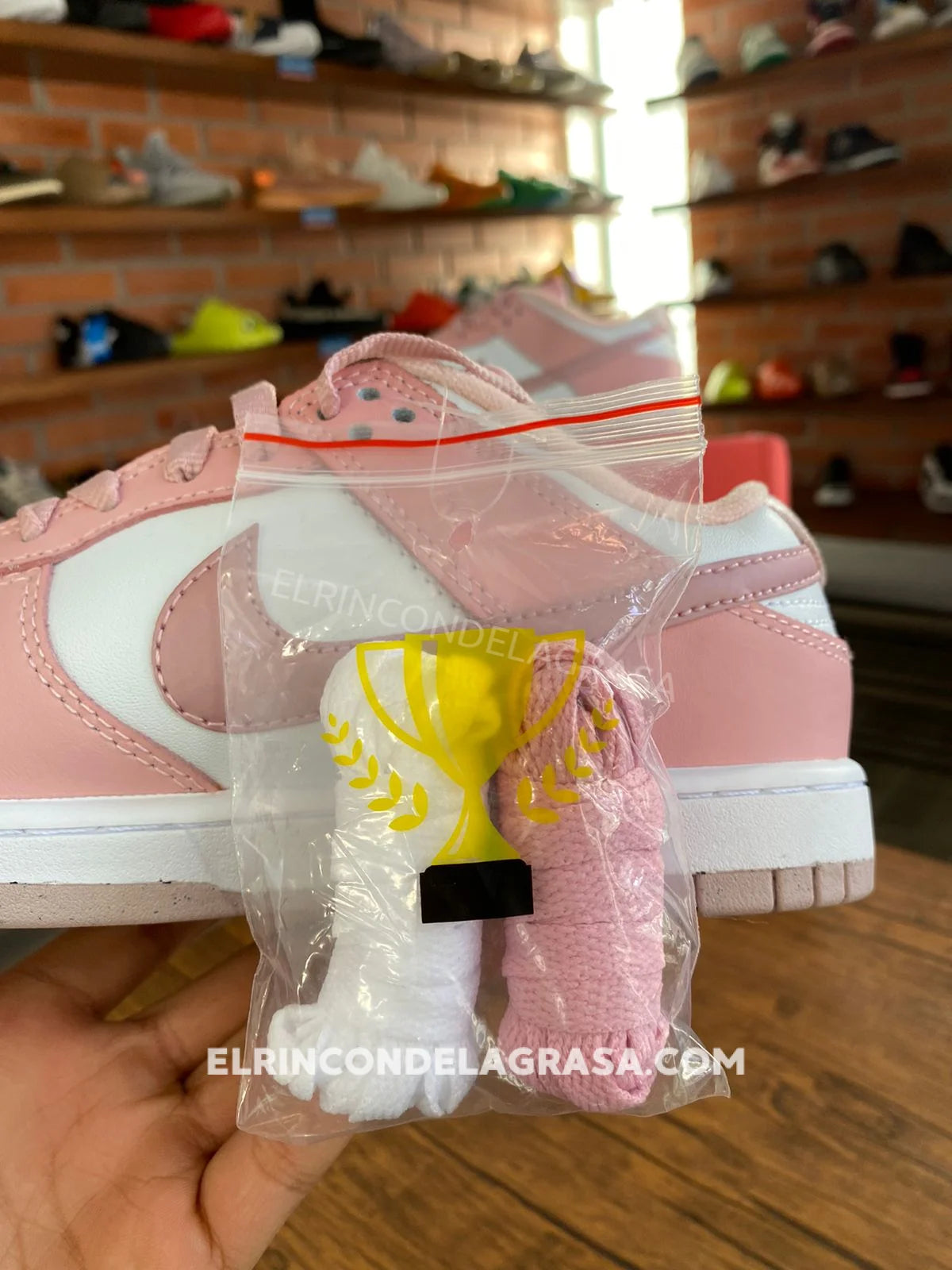 Sb Dunk Pink Love Sneakers