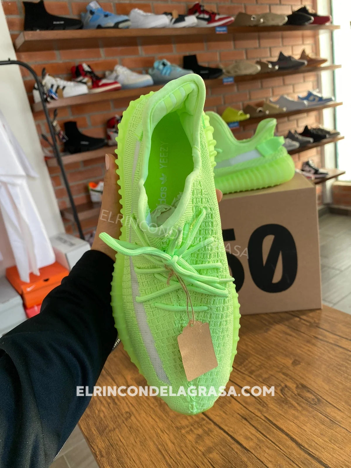 Adidas yeezy glow in the dark quito hotsell