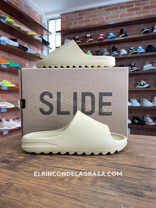 Yeezy Slide Café Claro Sneakers