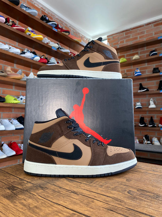 Jordan 1 Mid Cafes